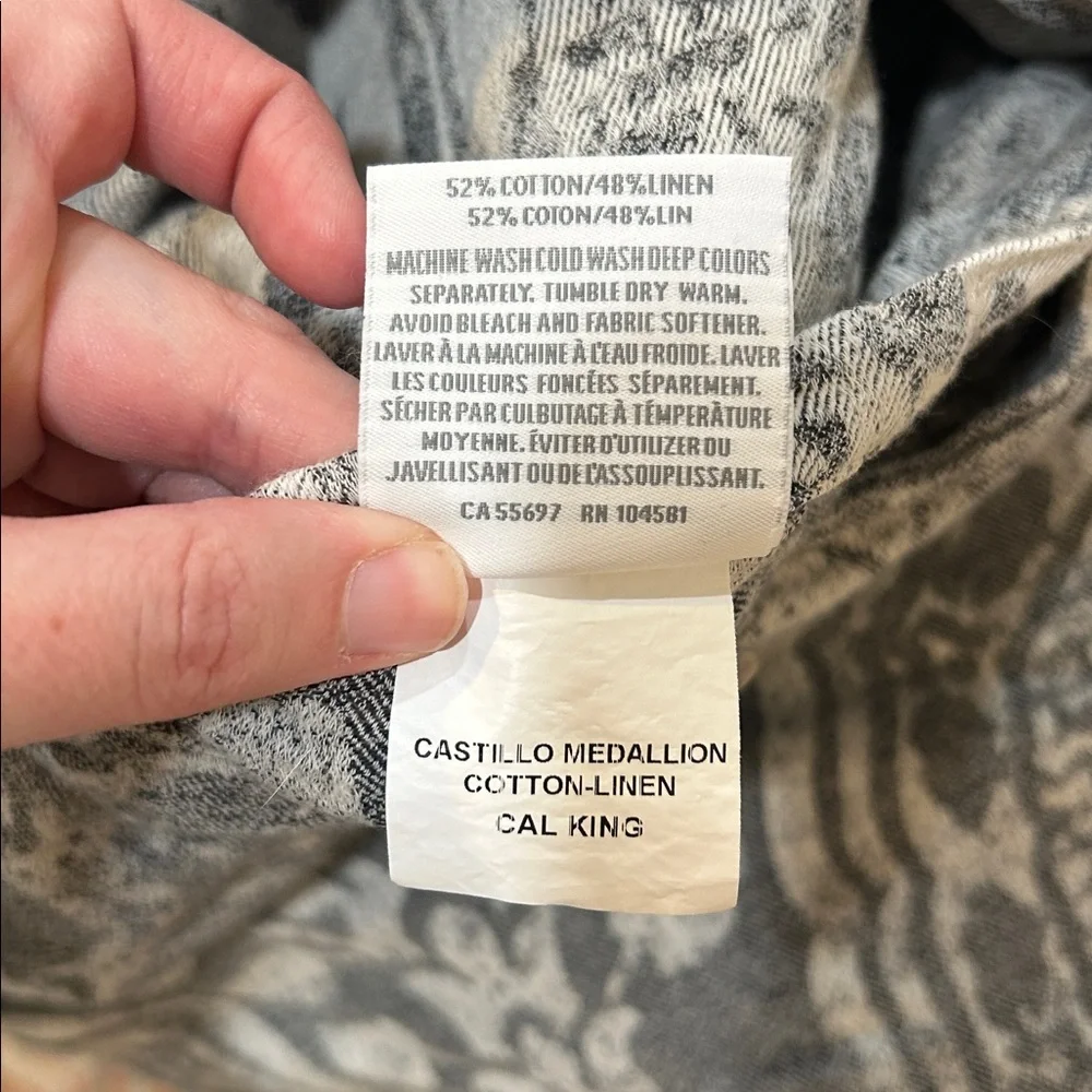 Restoration Hardware Castillo Medallion California King Duvet Cover